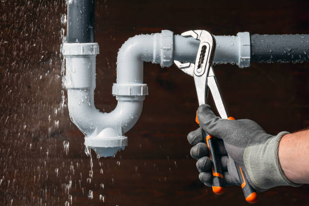 Professional Emergency Plumber technician working in Oak Hill, NY